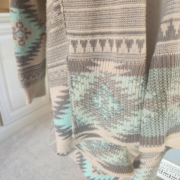 Geometric Patterned, Cascading Cardigan - Picture 2 of 12